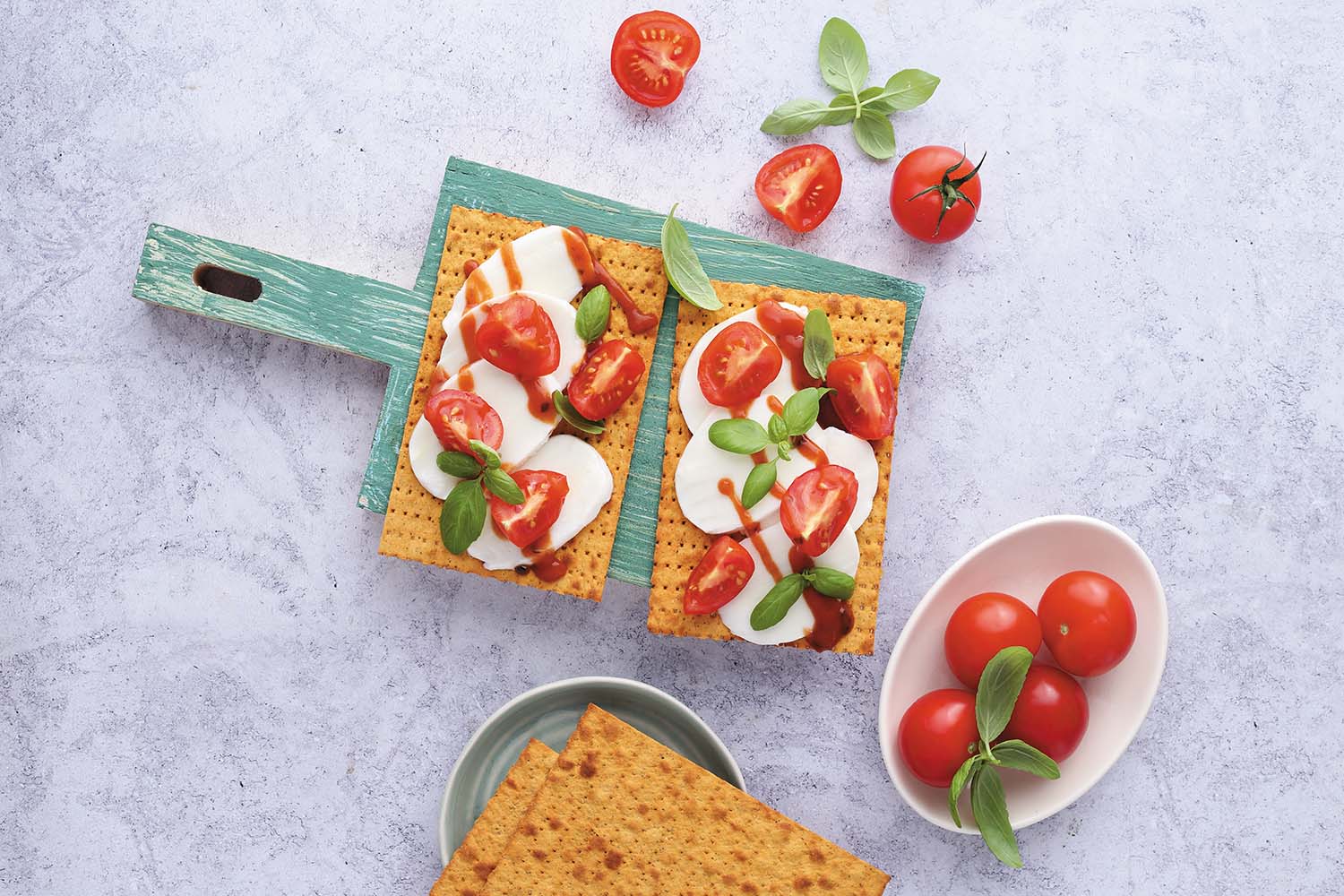 caprese crisp bread 1