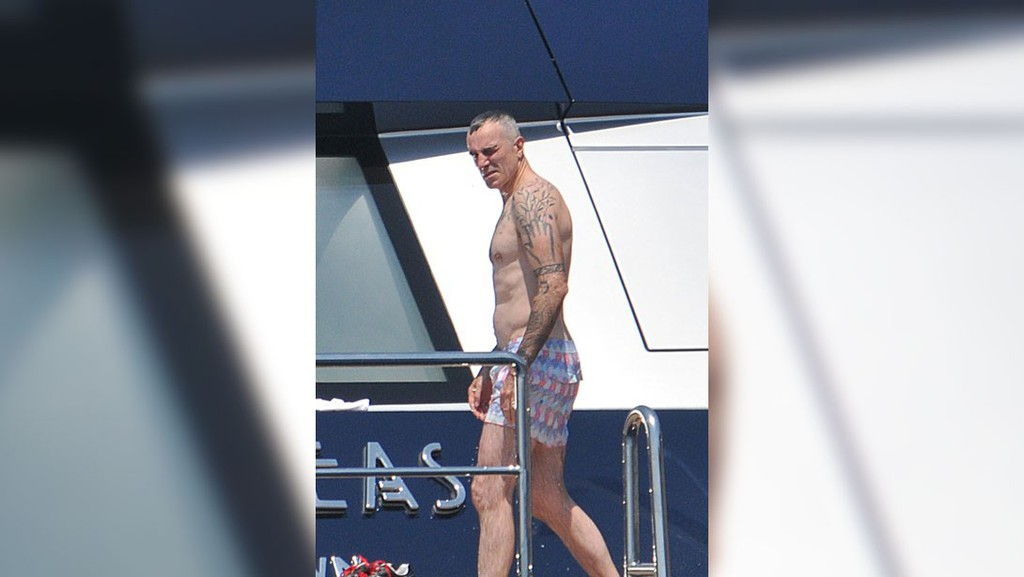 daniel-day-lewis-ripped-oscar.jpg