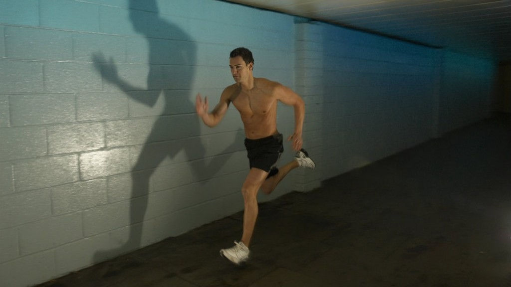 man-sprinting-indoors-cardio-tips.jpg