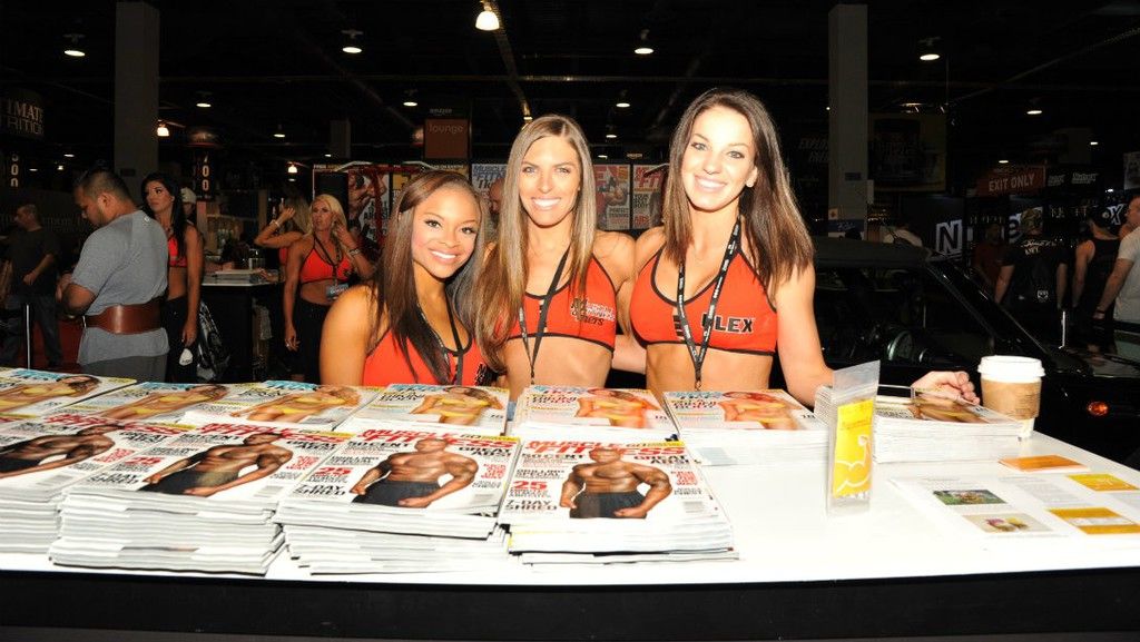 mf-booth-Expo-girls-2.jpg